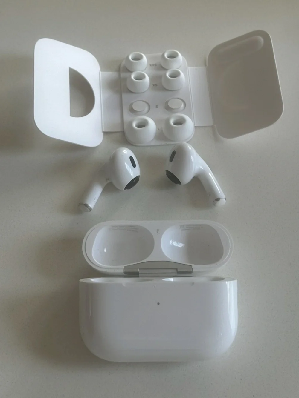 Apple AirPod Pro 2 + Charging Case with Extra Tips